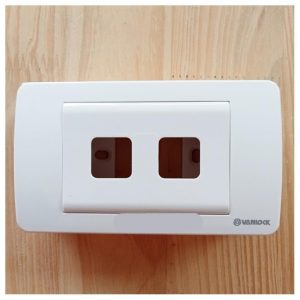 Phụ kiện dùng ổ cắm công tắc S18C-SC Vanlock